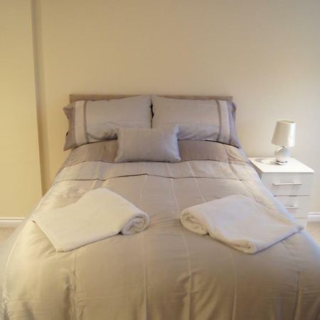 Modern, Cosy Apartment In Bearsden With Private Parking Glasgow Buitenkant foto