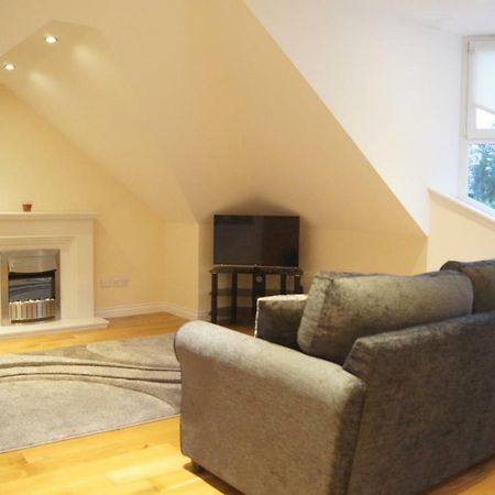 Modern, Cosy Apartment In Bearsden With Private Parking Glasgow Buitenkant foto