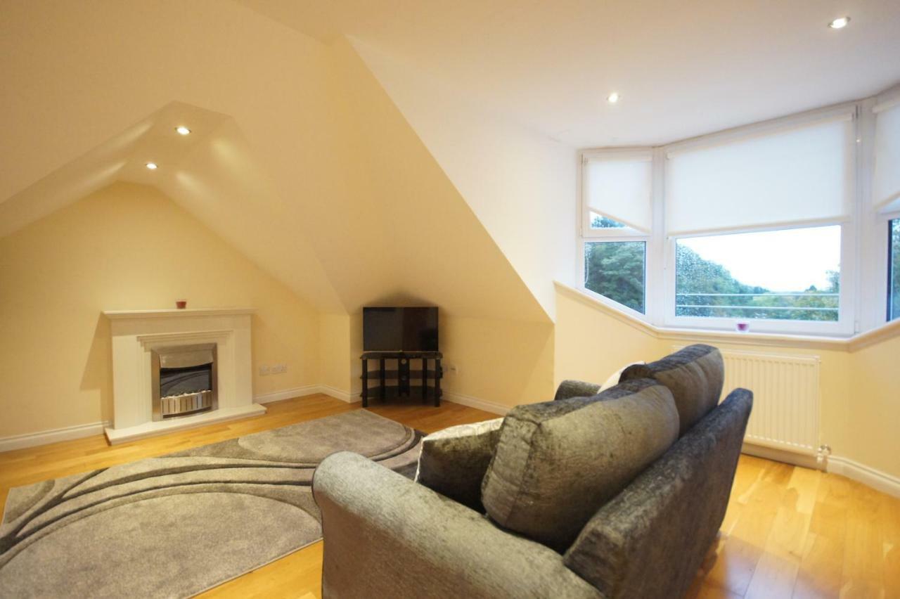 Modern, Cosy Apartment In Bearsden With Private Parking Glasgow Buitenkant foto