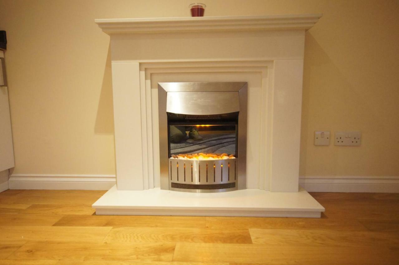 Modern, Cosy Apartment In Bearsden With Private Parking Glasgow Buitenkant foto